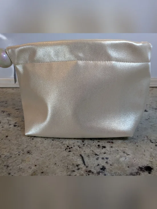 NWT Victoria’s Secret Metallic Champagne Cosmetic Bag Drawstring Pouch Travel - Picture 3 of 10